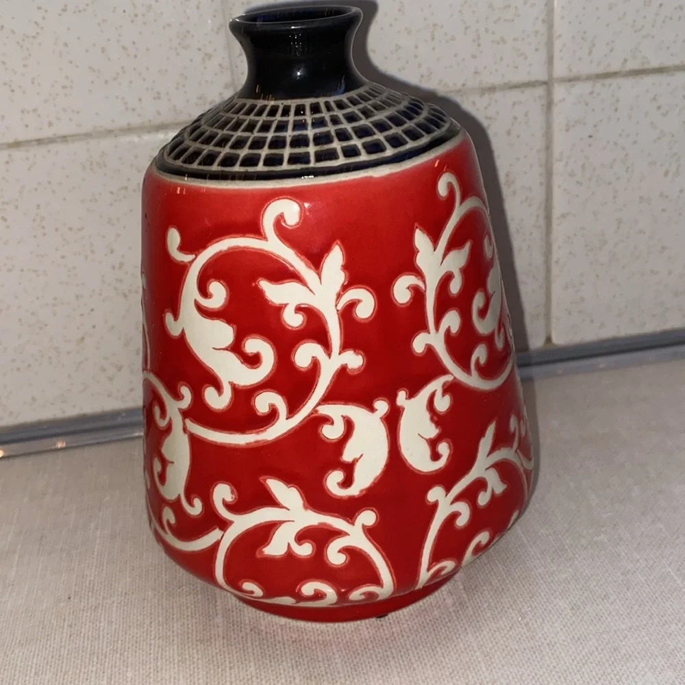 Pier‎ 1 Imports Oriental Boho style Bud Vase red black white